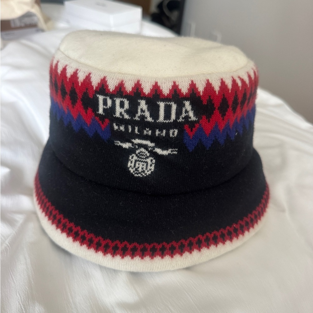 NWT Prada Elegant Black Wool Winter Hat
